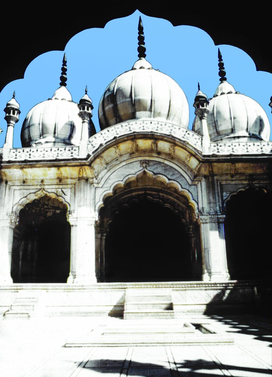 Saray camilerinden olan Mûtî Mescidi’nin kuzey cephesi – Delhi/Hindistan