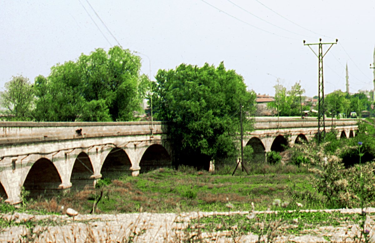 Tunca nehri üzerindeki Gazi Mihal Köprüsü – Edirne