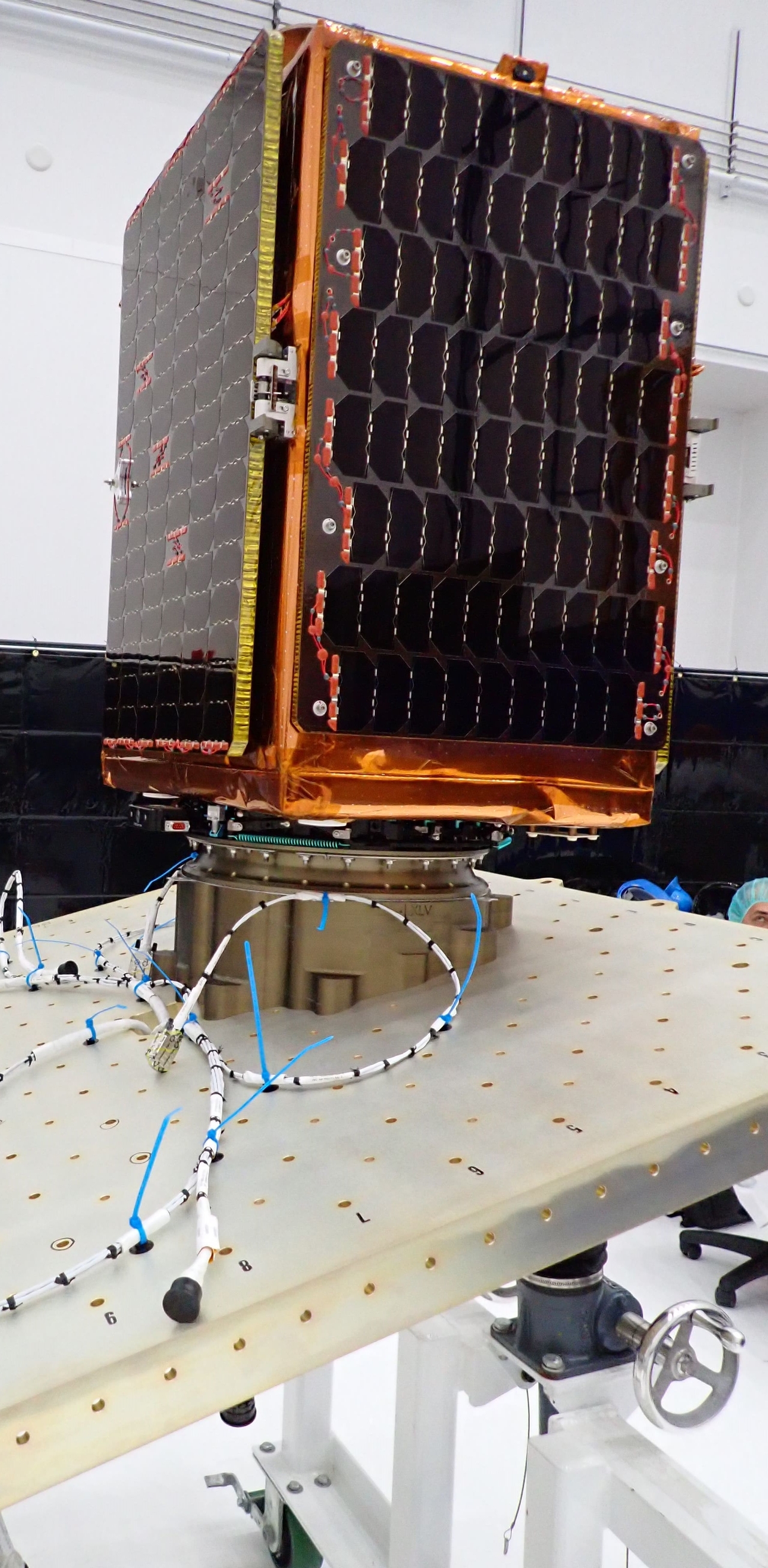 FGN-100-d1 Uydusu.jpg