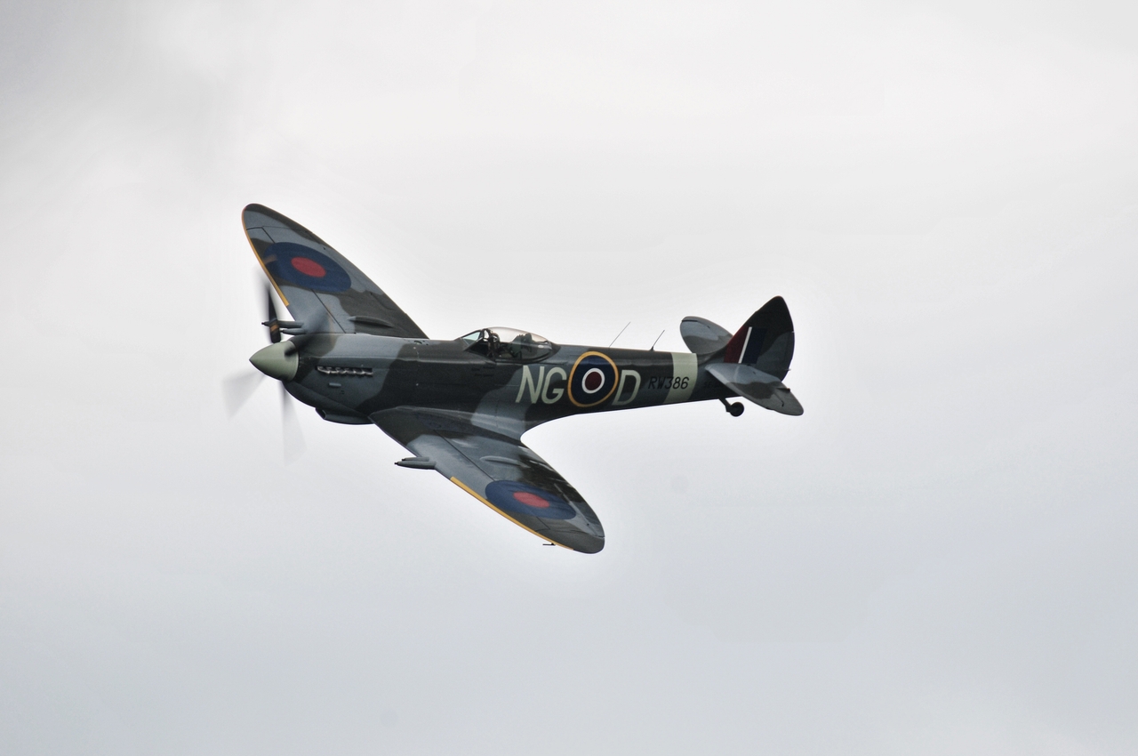 spitfire-2206592.jpg