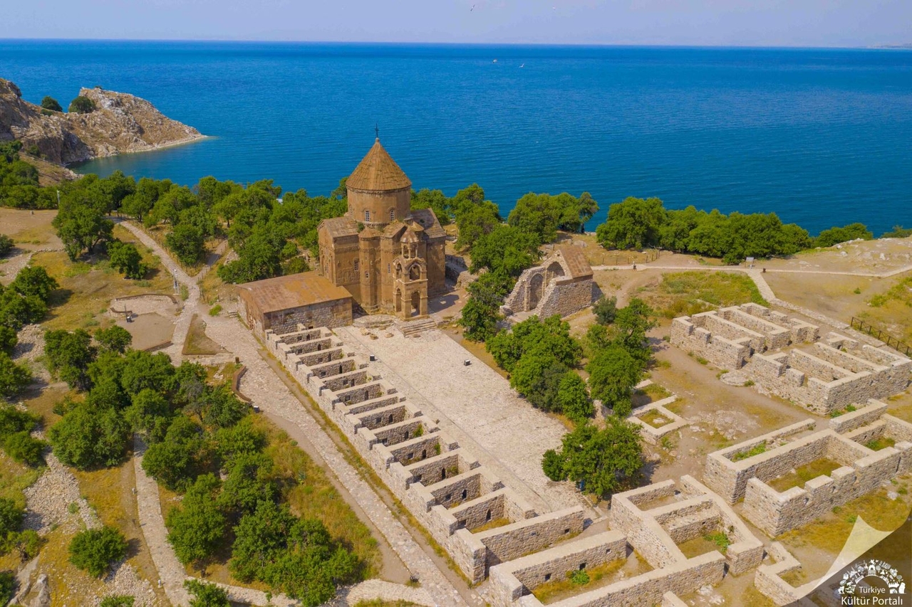 Akdamar (Ahtamar) Kutsal Haç Kilisesi