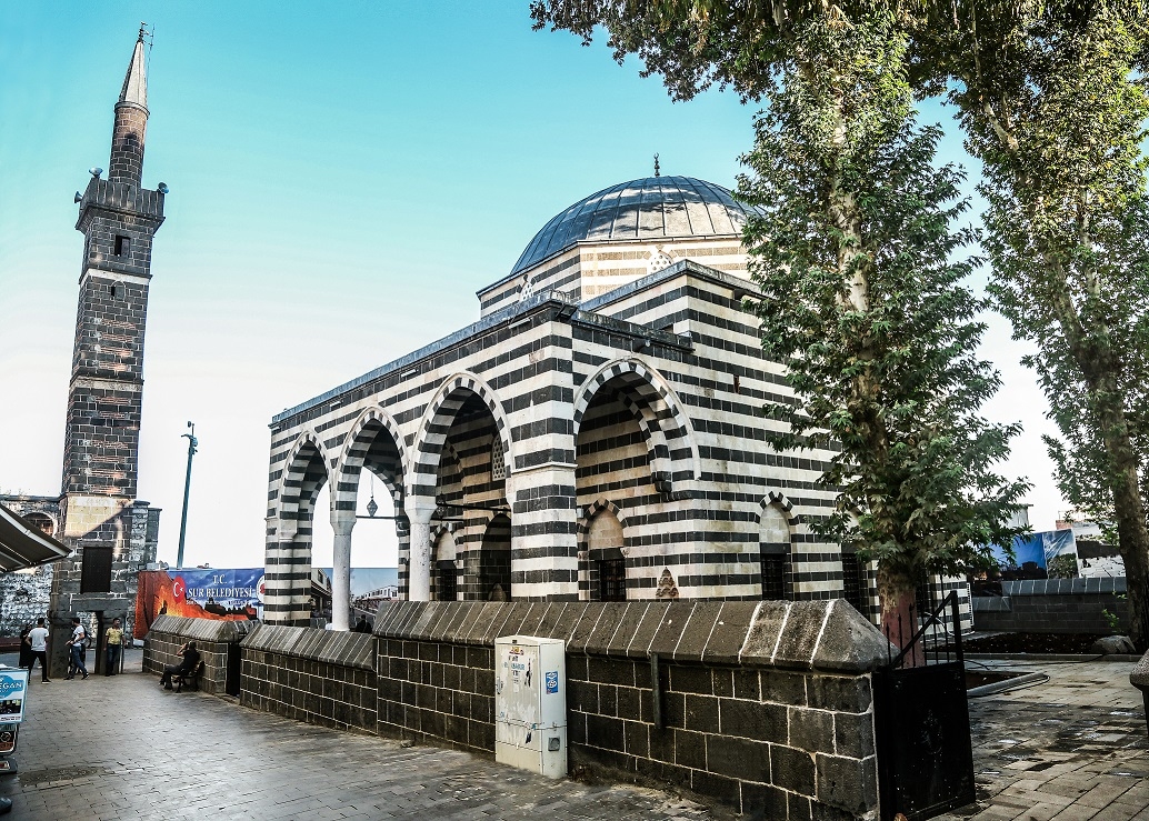 Şeyh Mutahhar (Dört Ayaklı Minare) Camii