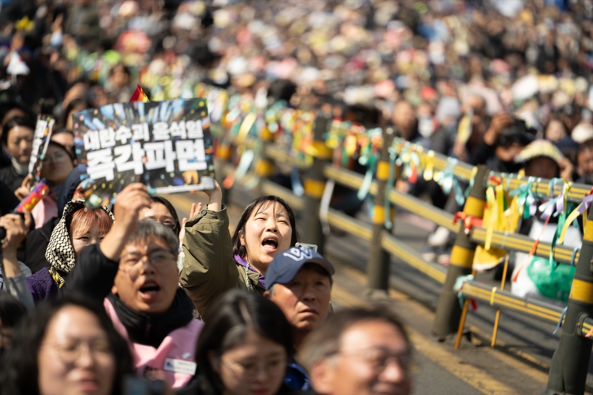 Güney Kore’de Yoon Suk Yeol’ün Azledilmesi image