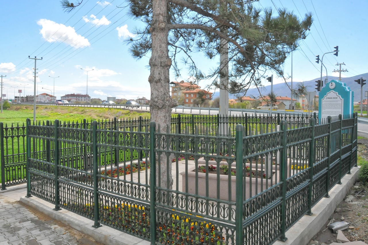 coban_dede_turbesi002.jpg