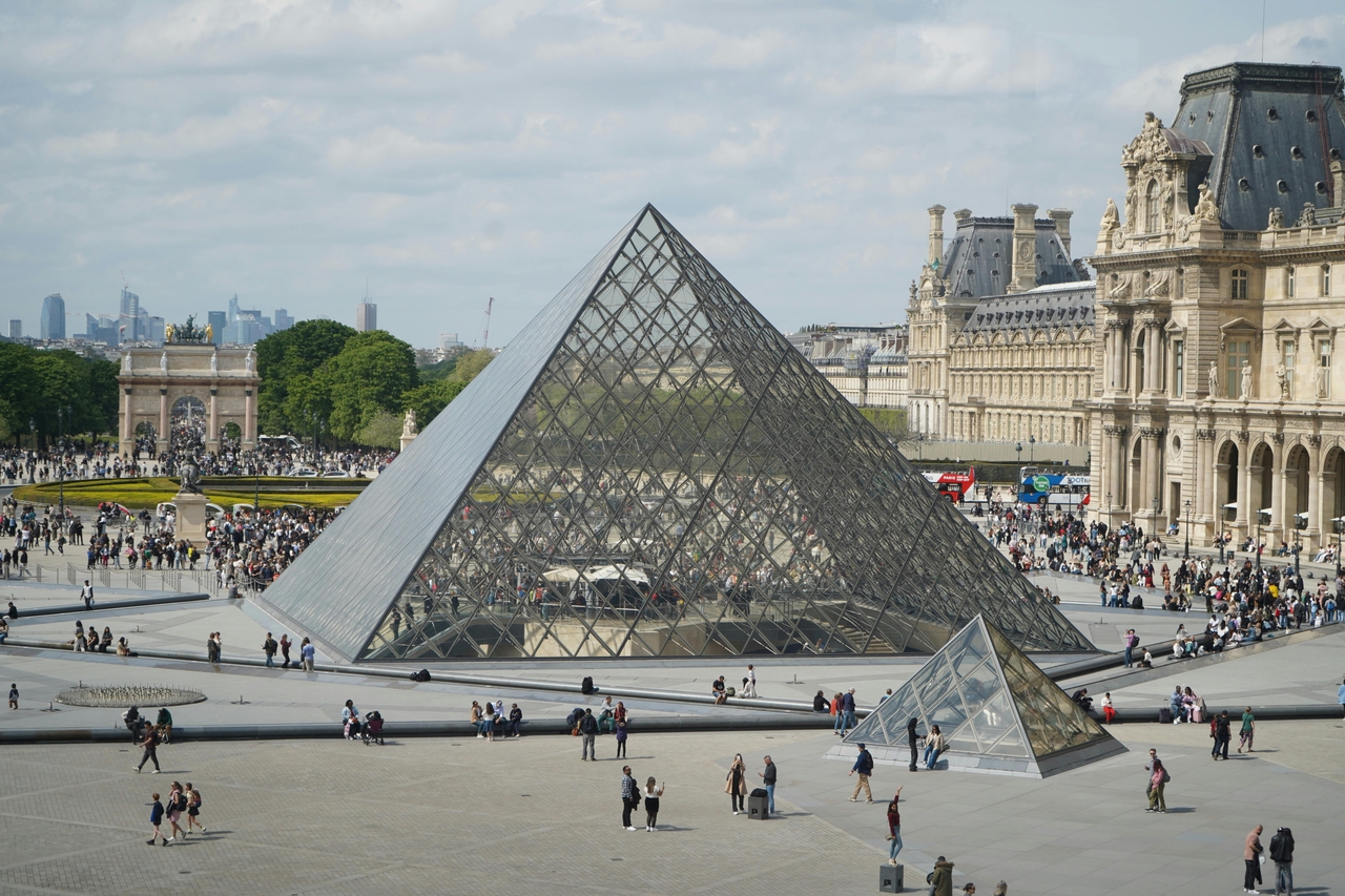 Louvre Müzesi
