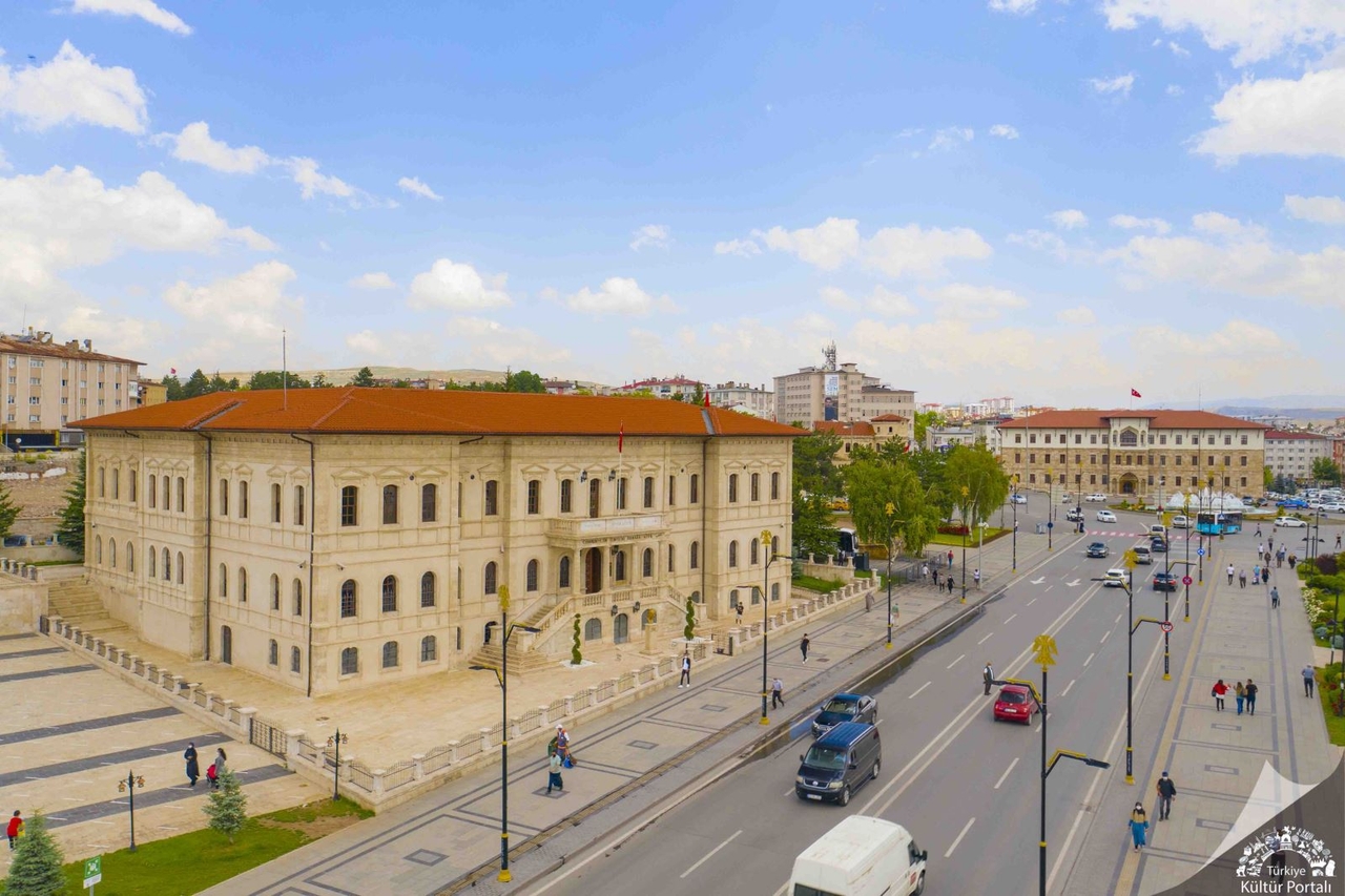 Sivas Atatürk ve Kongre Müzesi (1).jpg