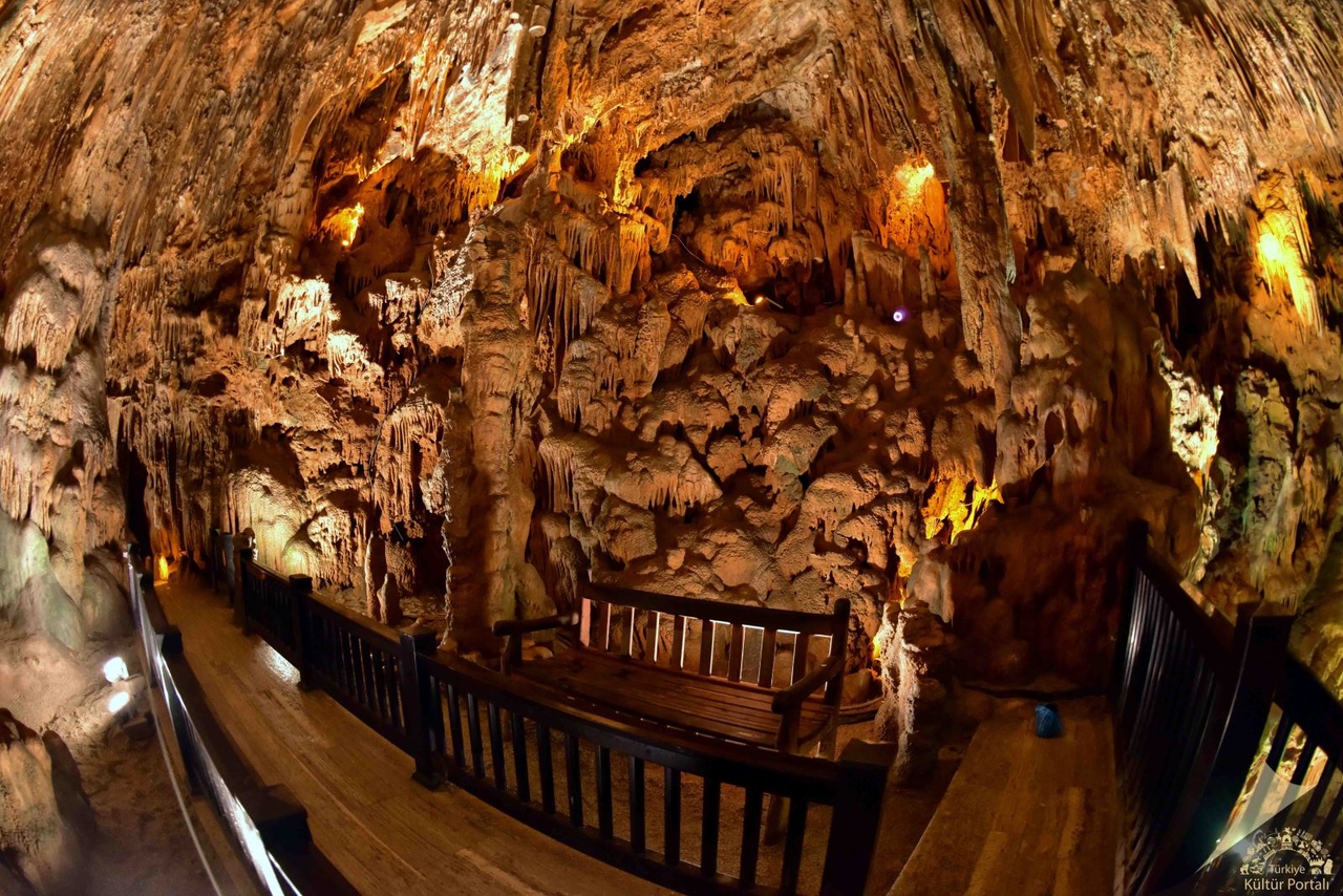 Damlataş Mağarası 