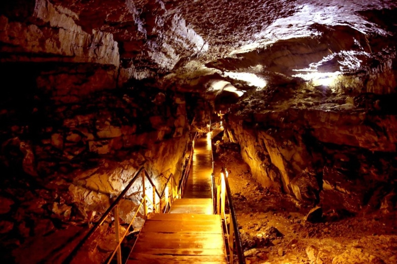 Tınaztepe Mağarası