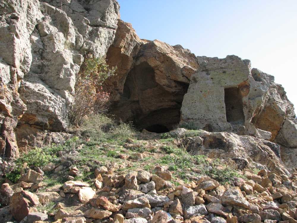 Çeşka Yeraltı Şehri.jpg