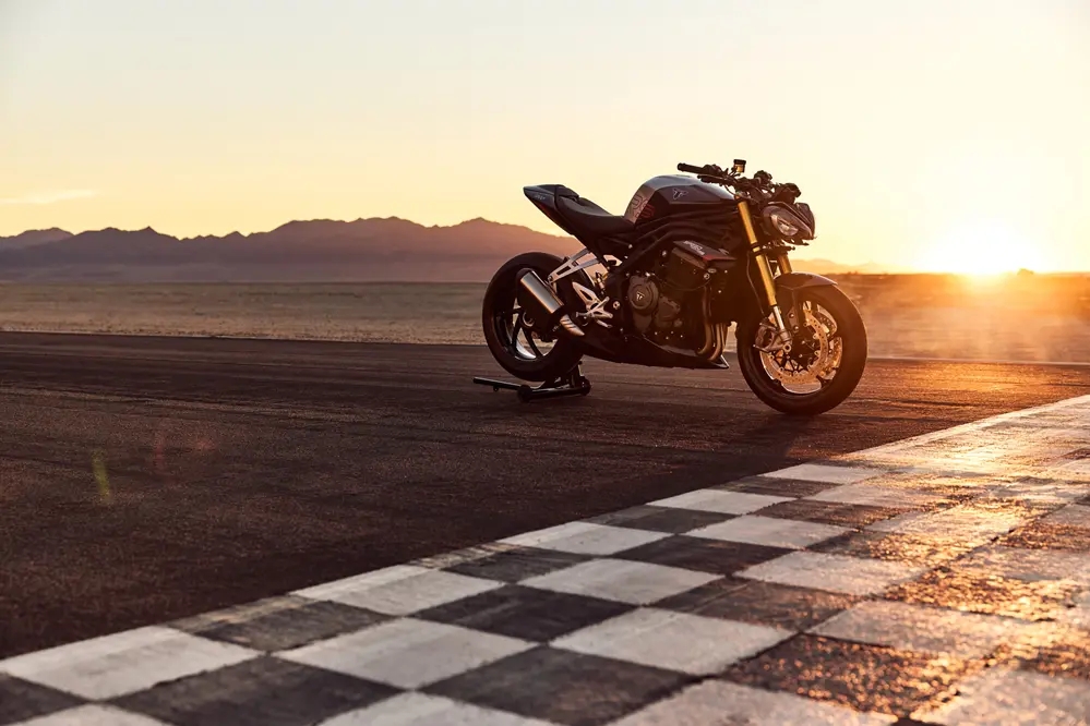 triumph_speed_triple_rs_8.webp