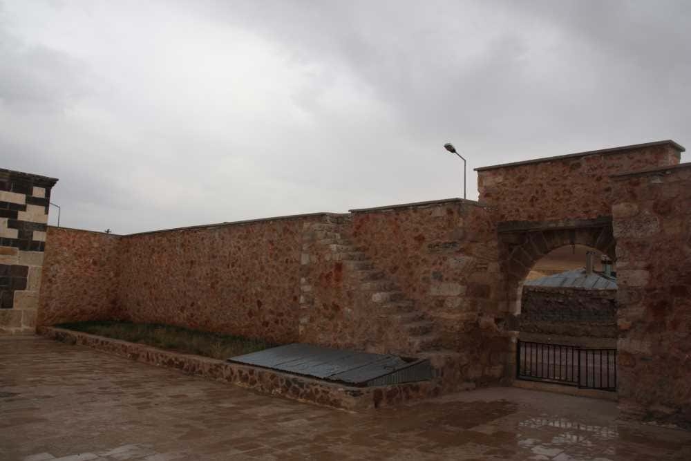 Alacahan Kervansarayı 