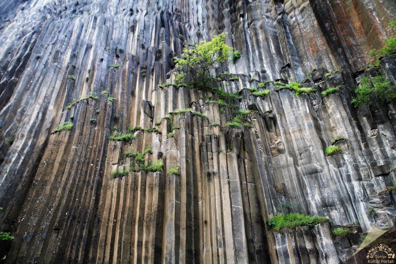 BazaltKayaliklari.jpg