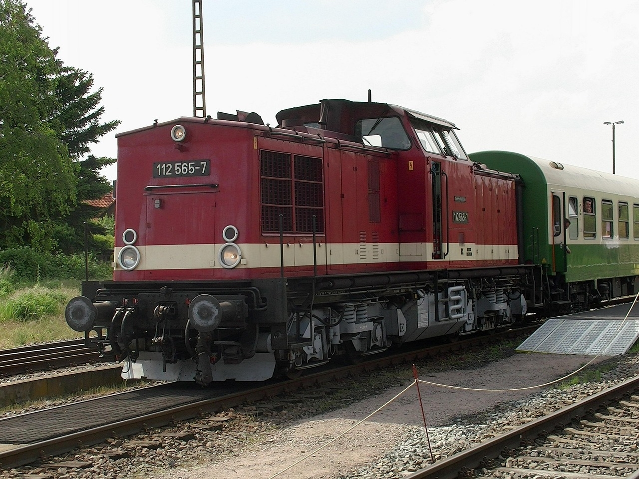 diesel-locomotive-8010047_1280.jpg