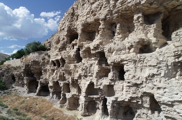 ​Anadolu'nun İlk Gökdelenleri: Sivas Gürün Mağara Evleri