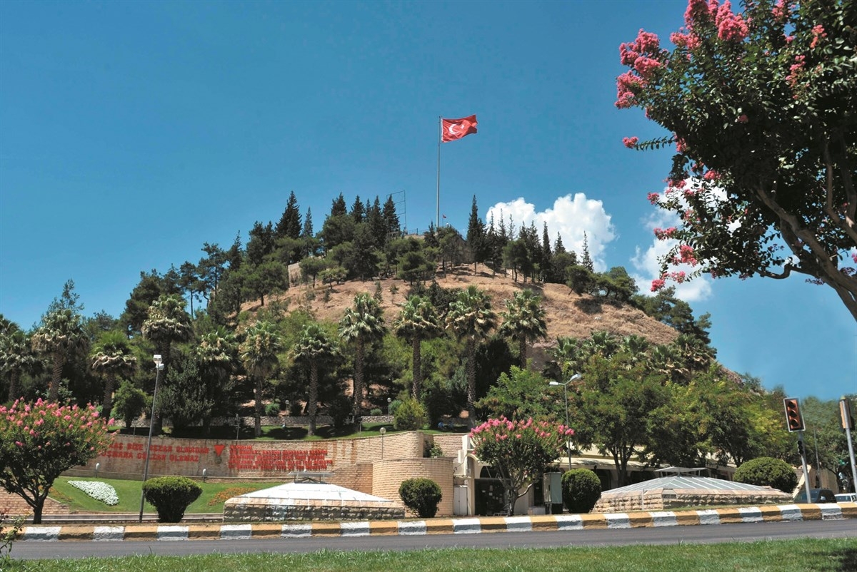 Tarihi-Kahramanmaras-Kalesi-_1_ (1).jpg