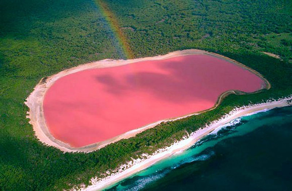 Photo-by-Kurioziteti123-Lake-Hillier-Australia.jpg