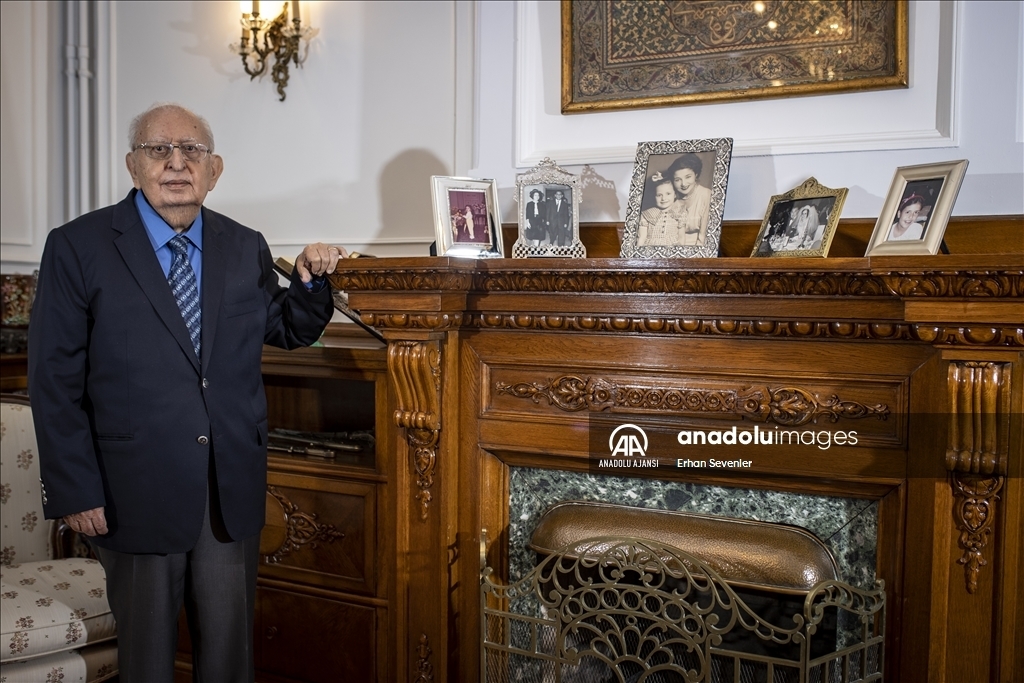 Hüsamettin Cindoruk-bilgi kartı görseli.jpg