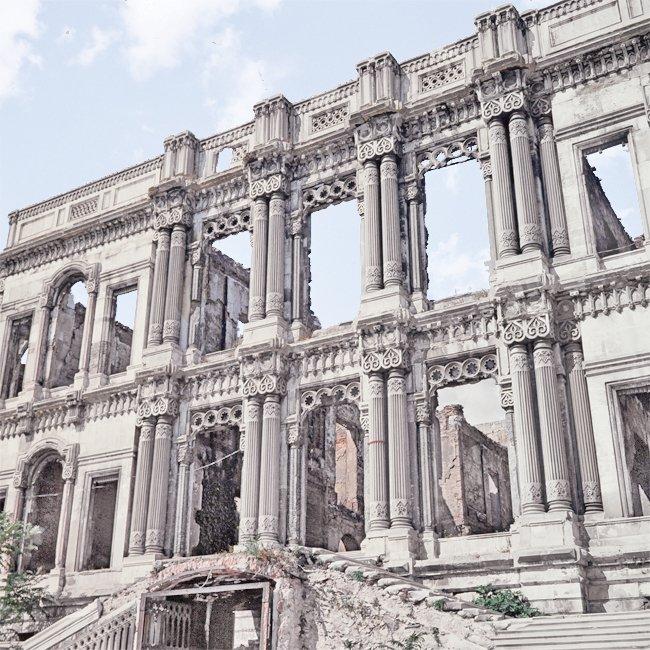 Çırağan Sahilsarayı’nındenize bakan cephesinden bir detay