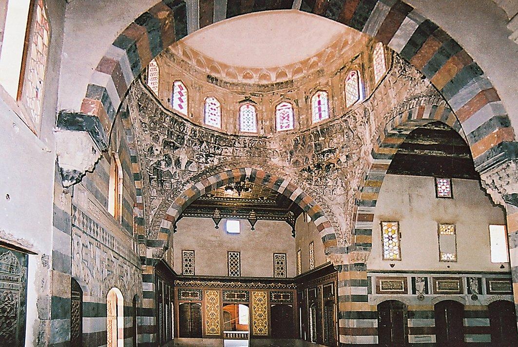 Hama’da Şam Valisi Esad Paşa’nın yaptırdığı hükümet konağının içinden bir görünüş