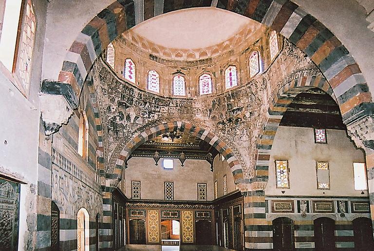 Hama’da Şam Valisi Esad Paşa’nın yaptırdığı hükümet konağının içinden bir görünüş