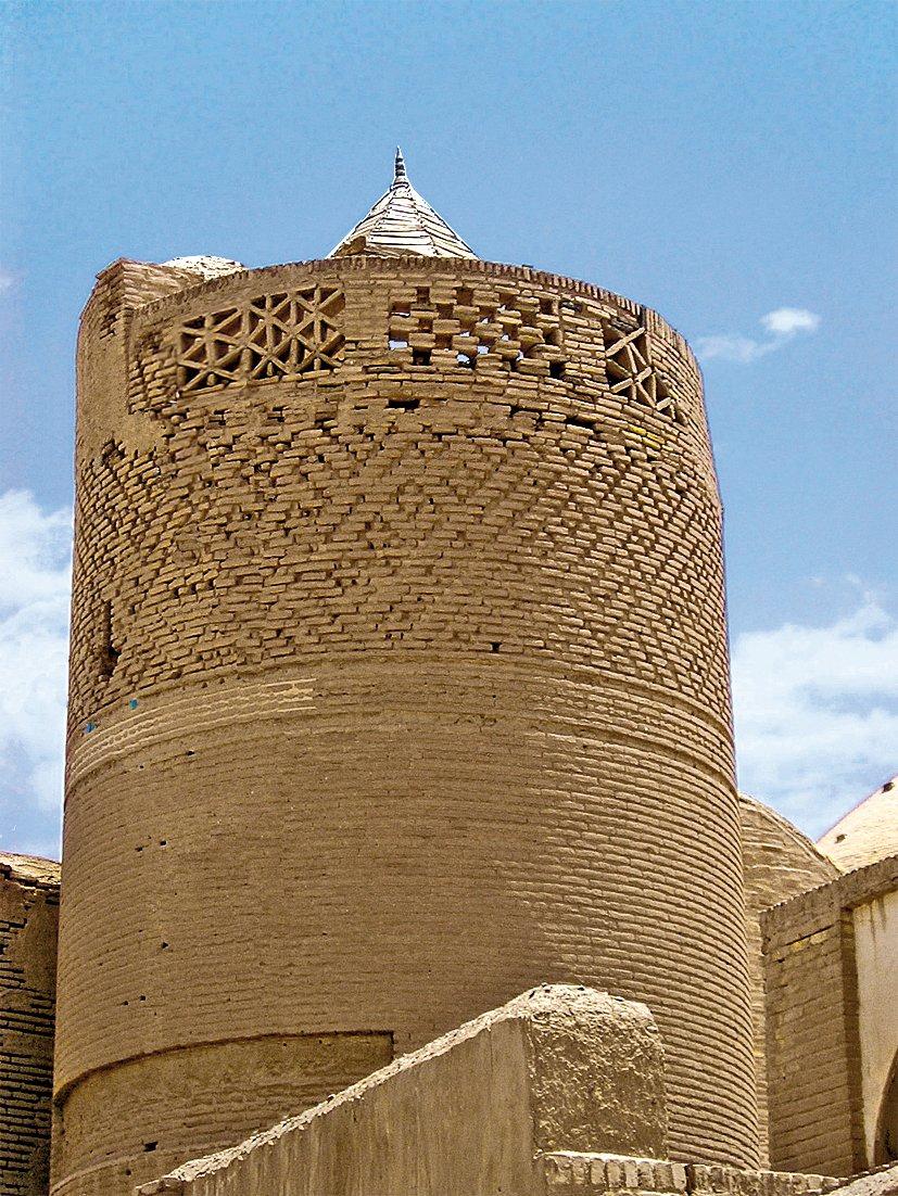 Zevvâre Cuma Camii’nin yıkık minaresi
