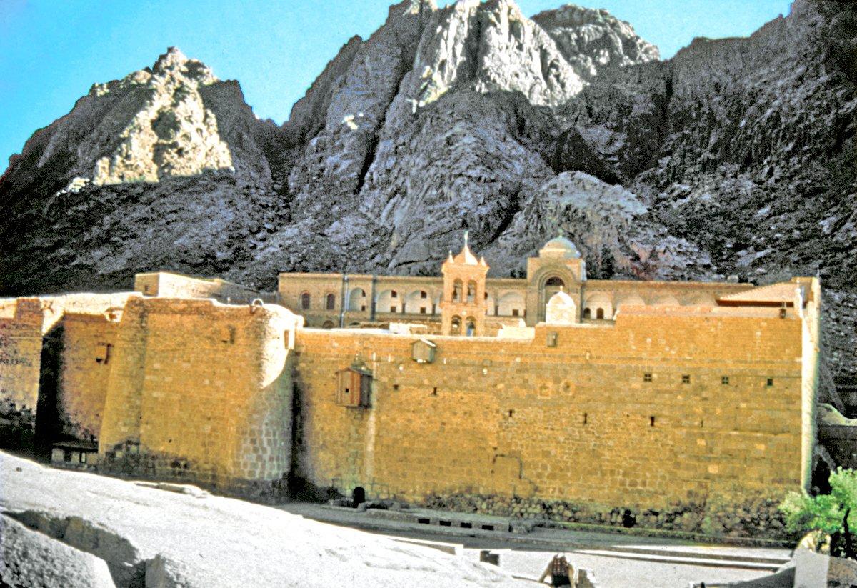 Mısır’da keşiş hayatının yaşandığı Sînâ yarımadasındaki Katherina Manastırı