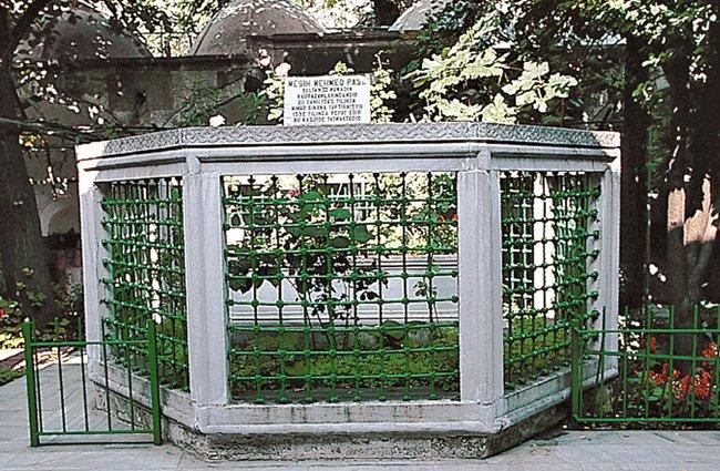 Hadım Mesih Paşa’nın açık türbesi – Fatih/İstanbul