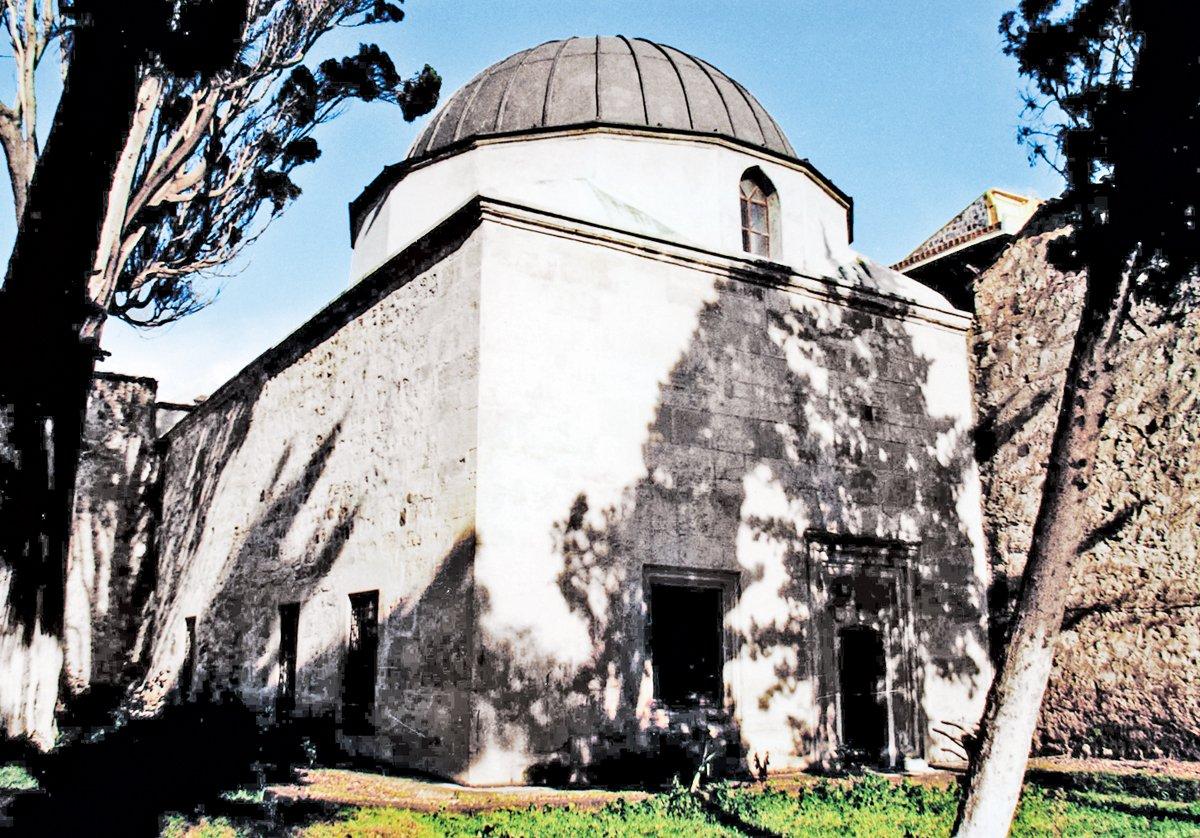 Candaroğulları Türbesi’nin dıştan görünüşü – Sinop
