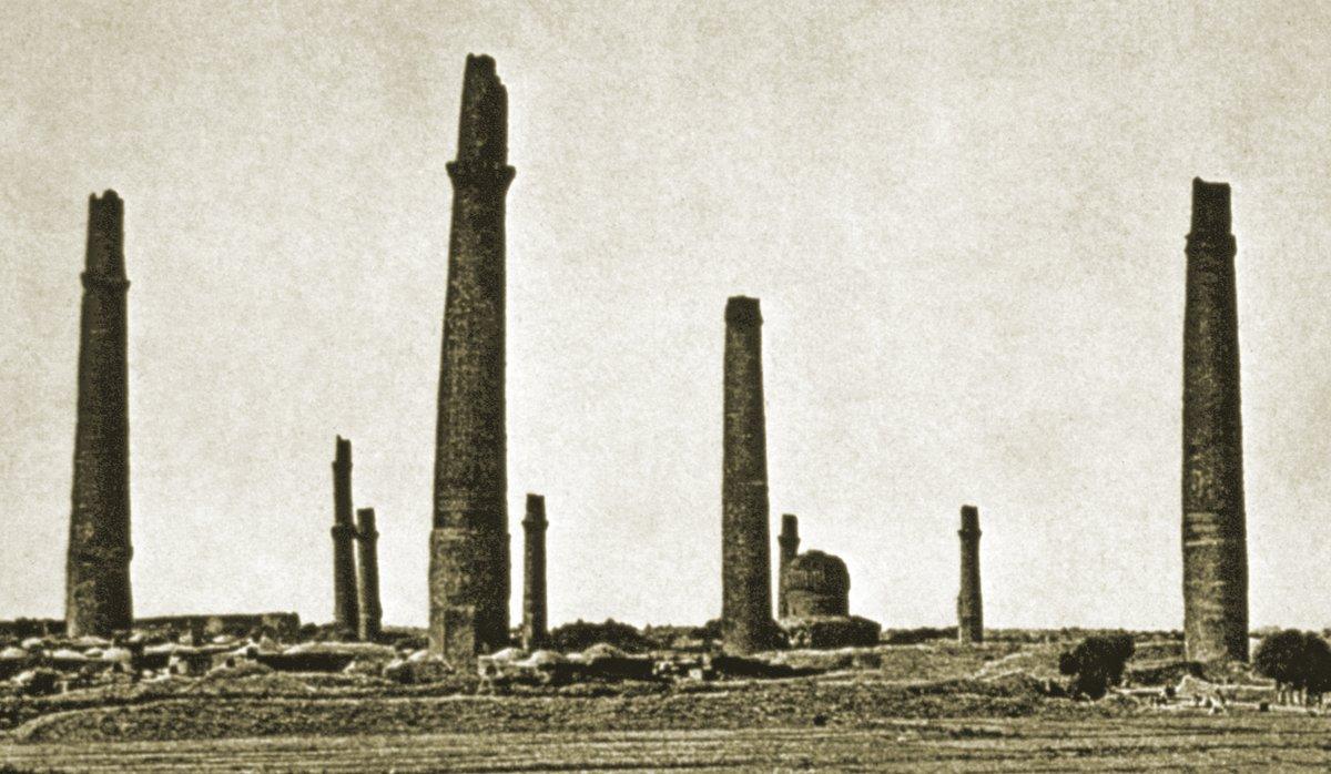 Herat’ta Musallâ, Gevher Şâd Camii ve Medresesi ile Hüseyin Baykara Medresesi’nin minareleri