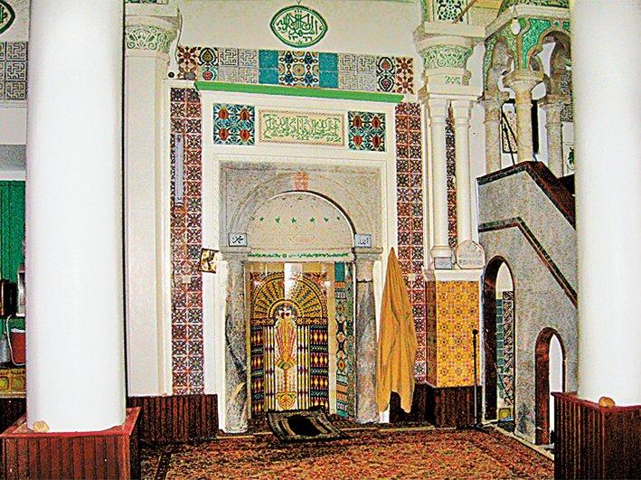 Turgut Reis Camii’nin içinden bir görünüş