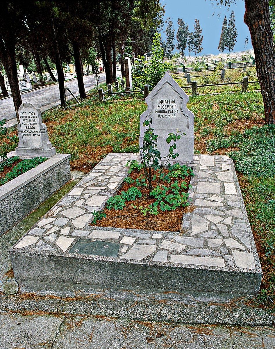 Muallim Cevdet’in Edirnekapı Şehitliği’ndeki mezarı