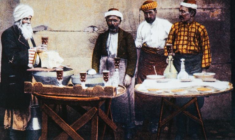 Muhallebiciler (İstanbul Belediyesi Atatürk Kitaplığı kartpostal koleksiyonu)