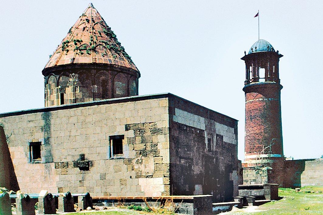 Erzurum İçkale’deki Kale Mescidi ve Tepsi Minare