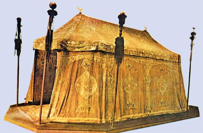 XVII. yüzyıla ait iki direkli Osmanlı vezir çadırı (Macaristan Millî Müzesi)