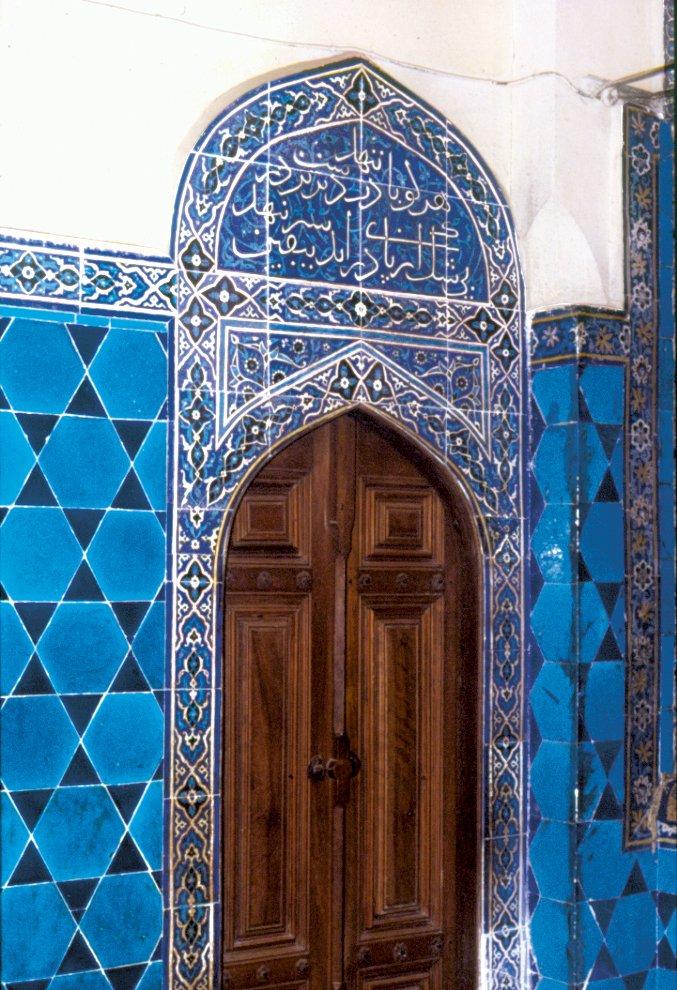 Yeşilcami’nin mahfil sahanlığı kapısıçevresindeki çiniler