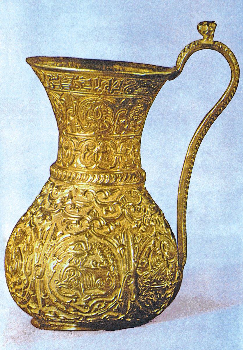 Üzerinde Emîr Bahtiyâr’ın adı yazılı olan X. yüzyıla ait altın sürahi (Washington Freer Gallery of Art)