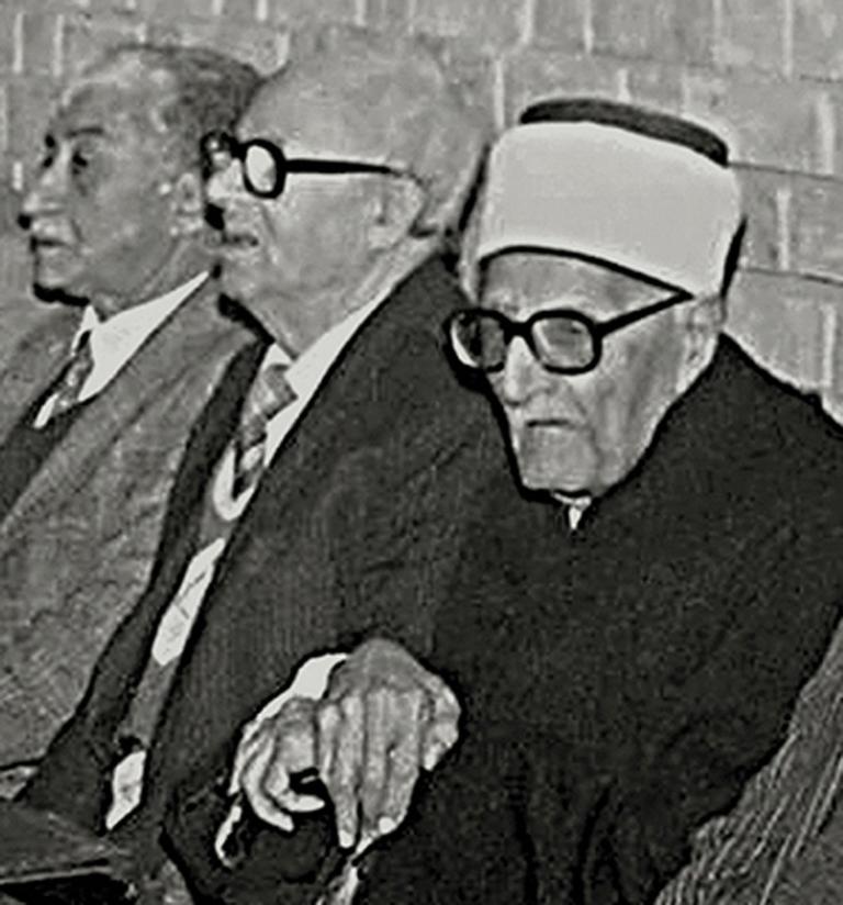 Nûrî Hammûdî el-Kaysî (sol başta), Sâlih Ahmed el-Ali ve Muhammed Behcet el-Eserî ile birlikte