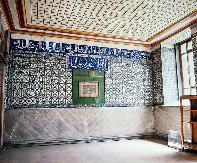 Ayasofya Kütüphanesi okuma salonununiçten görünüşü