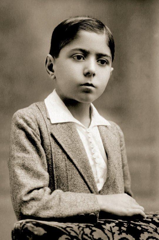 Turgut Cansever çocukluk yıllarında(Emine – Mehmet Öğün fotoğraf arşivi)