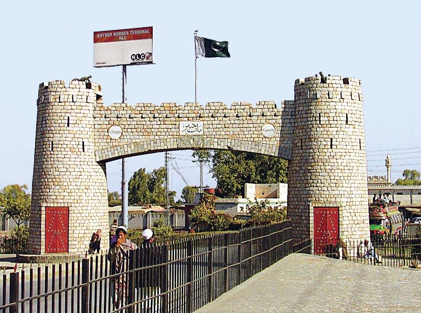 Afganistan’ı Pakistan’a bağlayan tarihî Hayber Geçidi