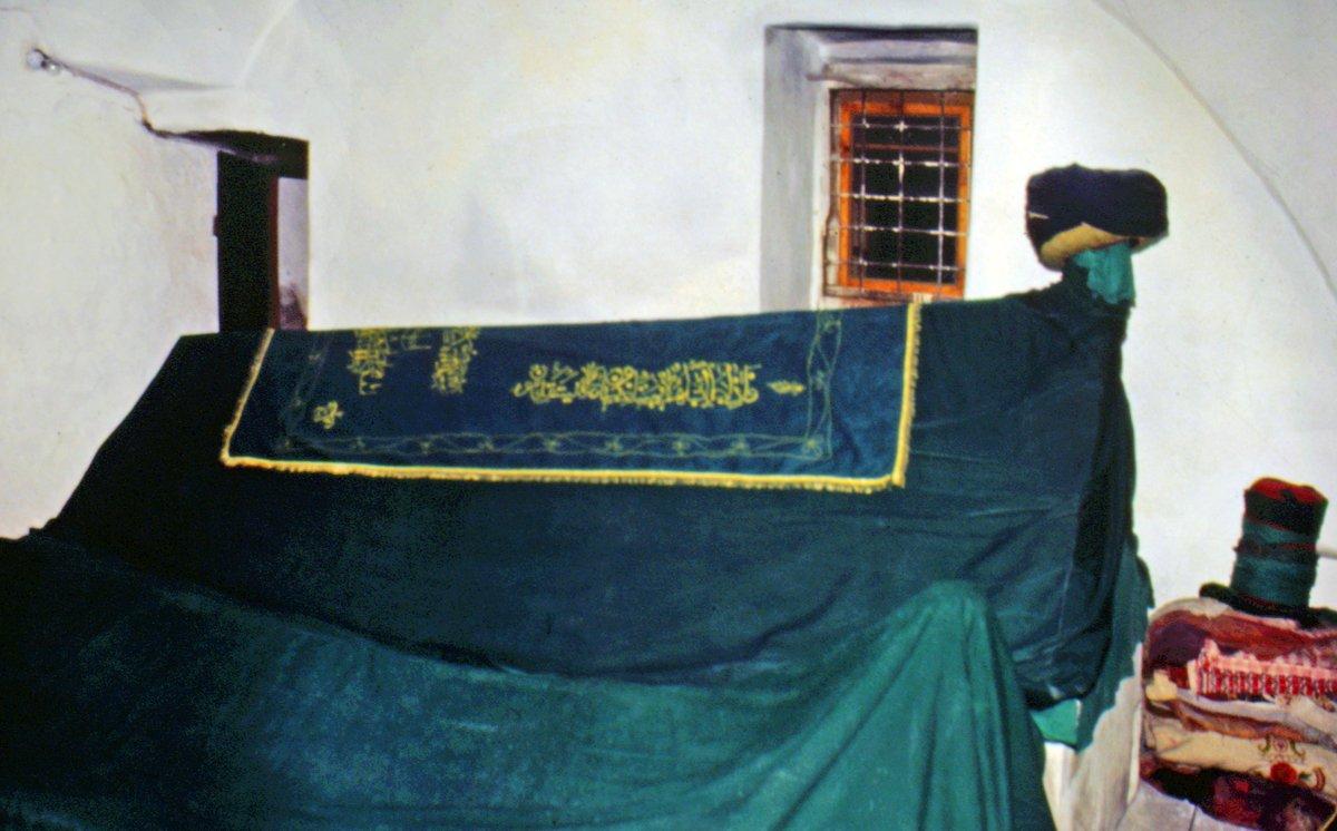 Bünyâmin Ayâşî’nin sandukası