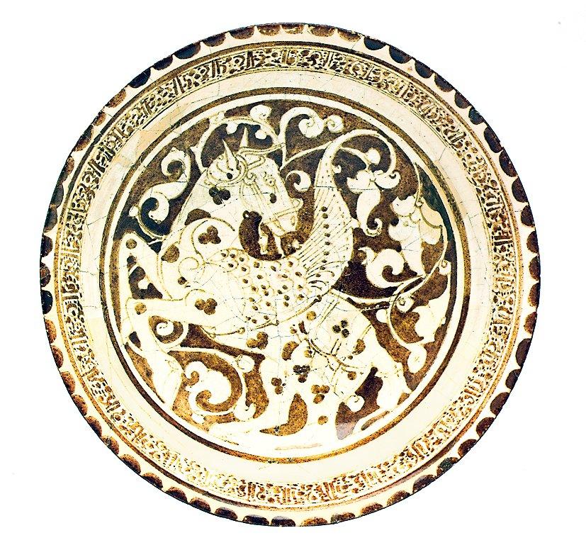 XII. yüzyıl sonları veya XIII. yüzyıl başlarında Rey’de imal edilmiş seramik tabak (Metropolitan Museum of Art, nr. 16.89)