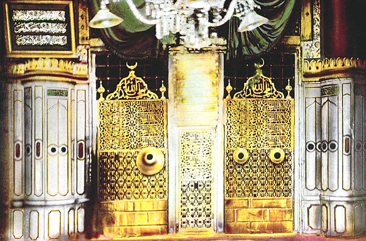 Hz. Ebû Bekir’in de medfun bulunduğu Mescid-i Nebevî’deki Kubbetü’l-hadrâ’dan bir görünüş – Medine
