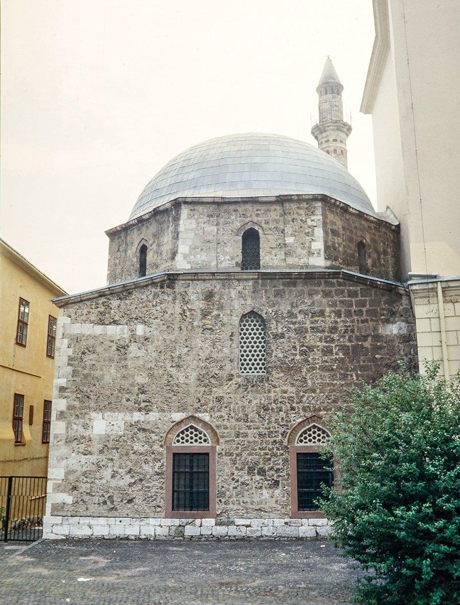Peçuy’da Yakovalı Hasan Paşa Camii