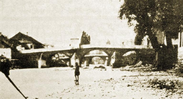 Hünkâr Köprüsü’nün 1897 yılına ait bir fotoğrafı (Gojković, rs. 150)