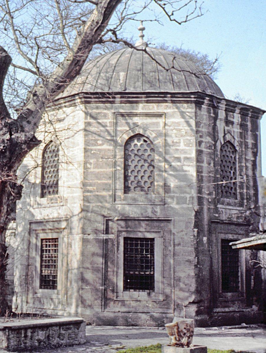 Cerrahpaşa’da Cerrah Mehmed Paşa’nın türbesi – Fatih/İstanbul