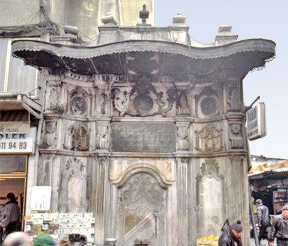 Mısır Çarşısı yakınındaki Hatice Sultan Çeşmesi