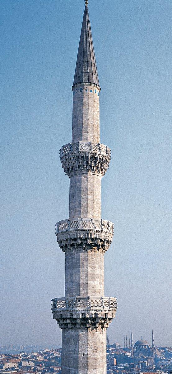İstanbul Süleymaniye Camii’nin minarelerinden biri