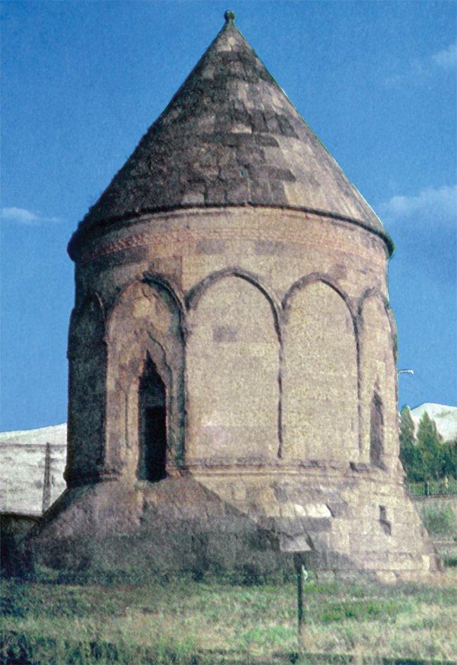 Gümüşlü Kümbet – Erzurum