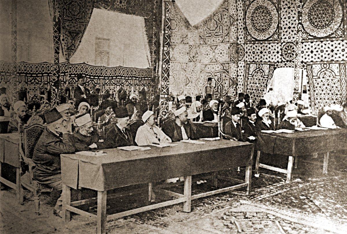 1926 yılında Kahire’de yapılan Hilâfet Kongresi’ni gösteren bir fotoğraf (el-Leṭâʾifü’l-muṣavvere, XII/589, Kahire 1926, s. 16)